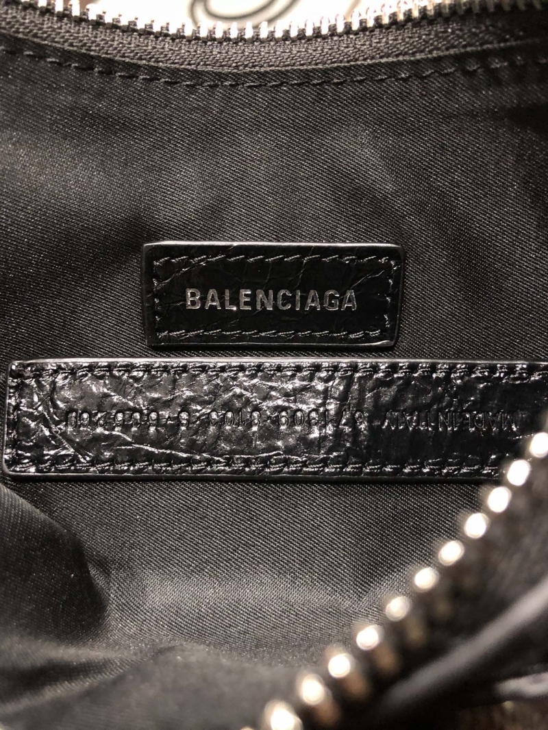 Ba1en*iaga le cagole bags